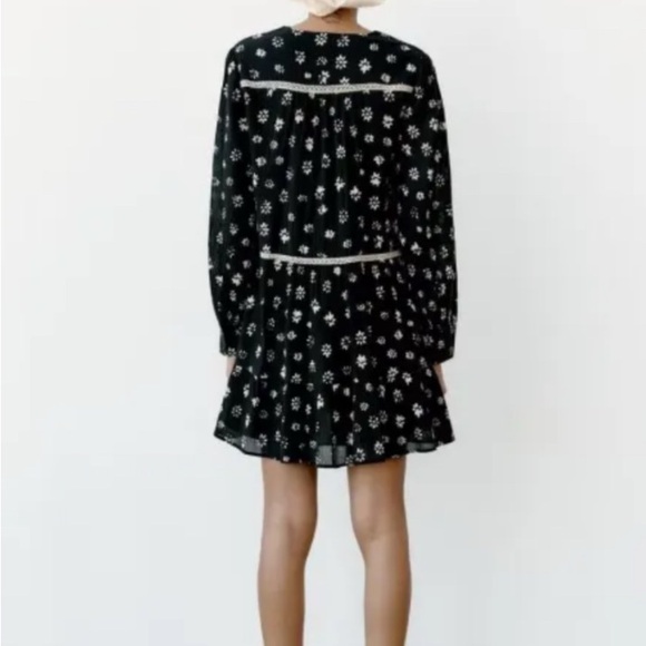 ZARA BLACK FLORAL LACE V NECK SHORT DRESS LONG SLEEVES SIZE M NWOT - Picture 6 of 9